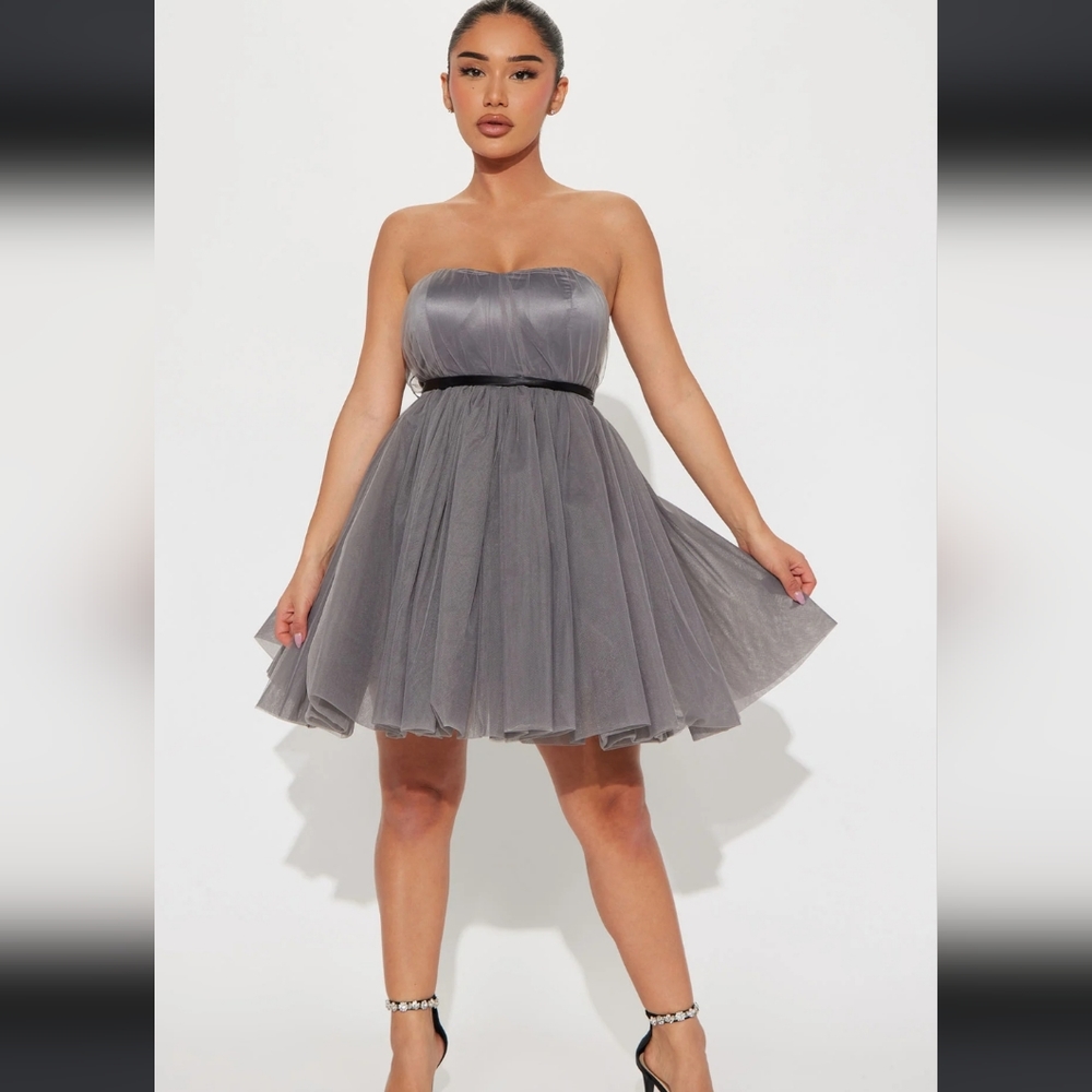 Fashion Nova dress. Beautiful Gray, short. Formal,prom, homecoming, wedding plus